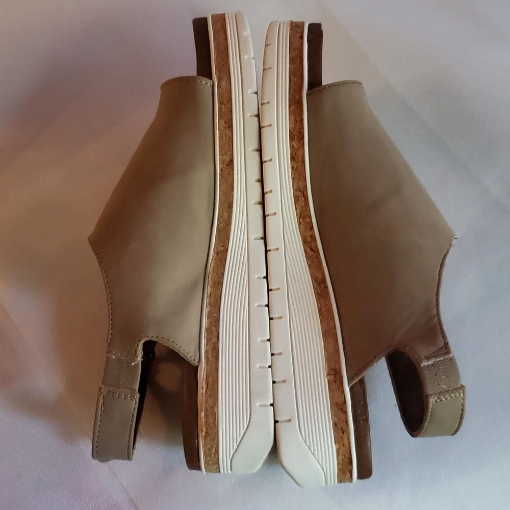 Adrienne Vittadini Sport Beige Summer Sandals 7.5 - Picture 10 of 15